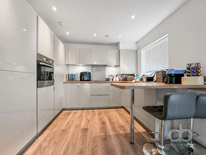 2 Bedroom Flat For Sale In Colliford Road, West Thurrock, Grays, RM20
