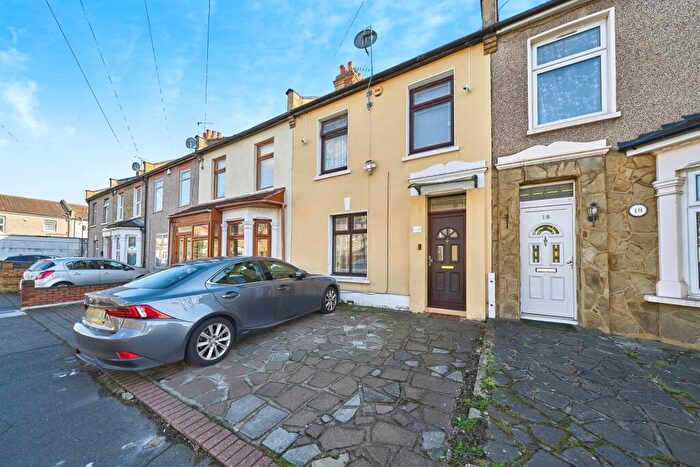 3 Bedroom Terraced House For Sale In Eynsford Road, Ilford, IG3