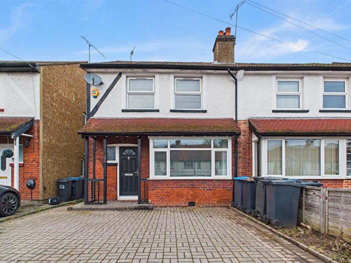 2 Bedroom Semi Detached House For Sale In Chipstead Valley Road, Coulsdon, CR5