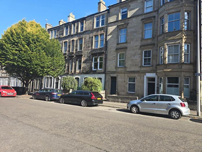 2 Bedroom Flat To Rent In Brunswick Street, Edinburgh, City Of, EH7