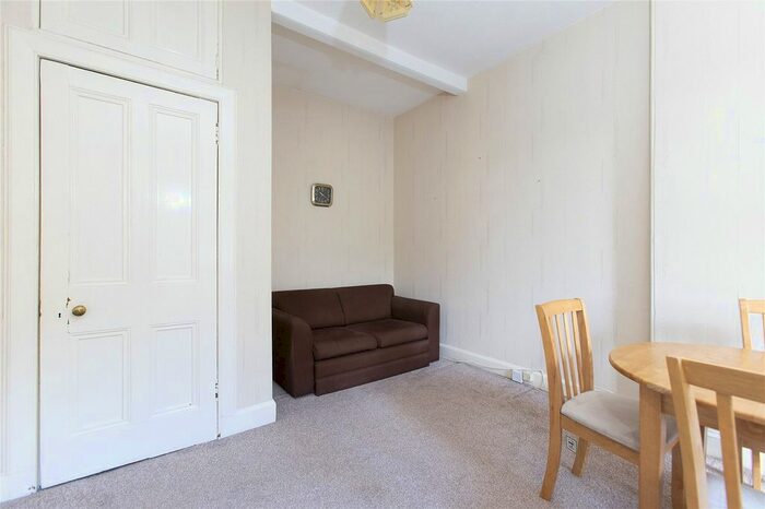 1 Bedroom Flat To Rent In St Peter's Place, Edinburgh, EH3