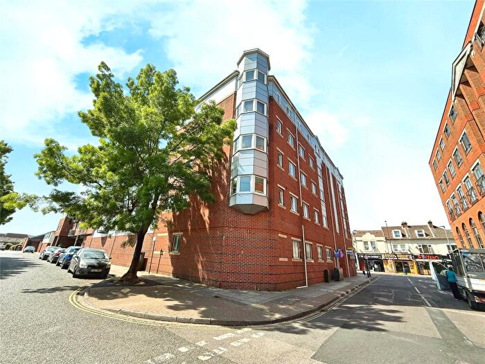 2 Bedroom Flat To Rent In Nancy Road, Portsmouth, Hampshire, PO1