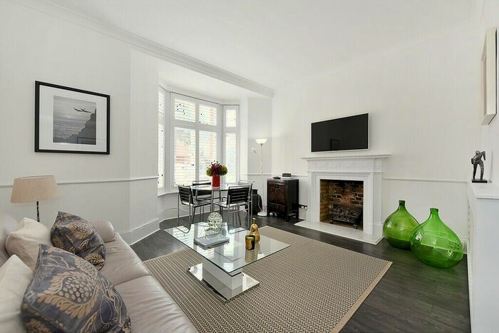 3 Bedroom Apartment To Rent In Edith Grove, Chelsea, SW10