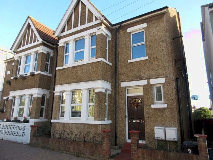 2 Bedroom Flat To Rent In Holland Road, Westcliff-On-Sea, SS0