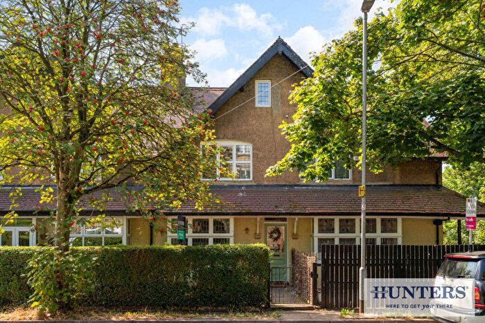 4 Bedroom Character Property For Sale In Rufford Avenue, Yeadon, Leeds, LS19