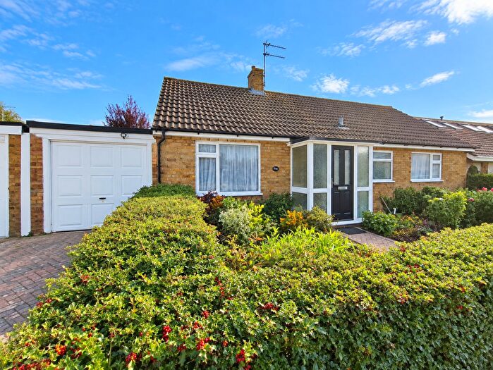 3 Bedroom Bungalow For Sale In Briars Lane, Hatfield, AL10