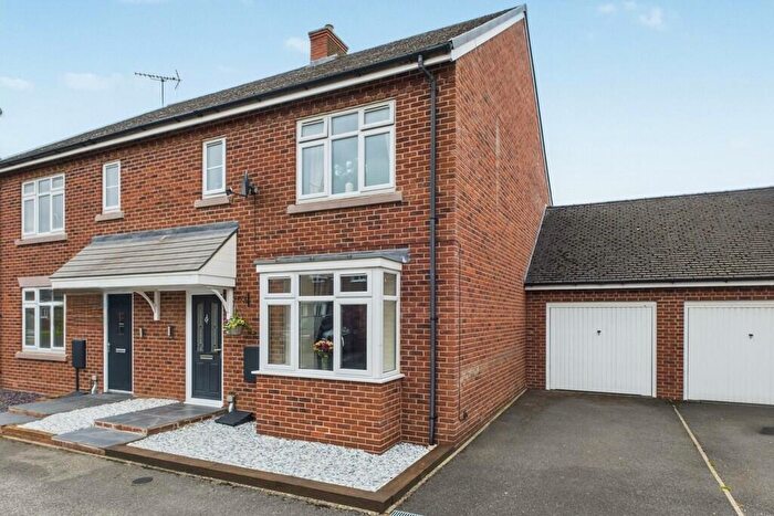 3 Bedroom Semi-Detached House For Sale In Castlemill Close, Weston, Stafford, ST18