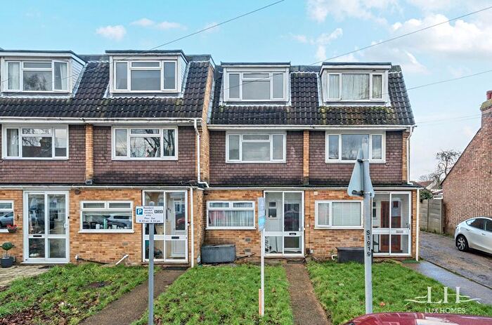 4 Bedroom Terraced House For Sale In Willow Street, Romford, RM7