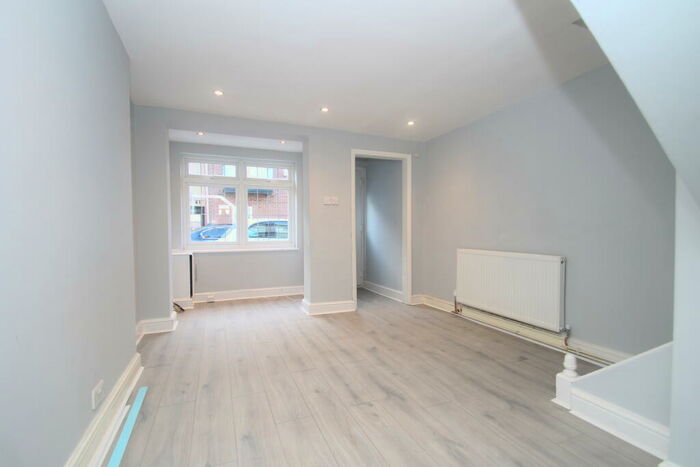 2 Bedroom House To Rent In East Road, Welling, DA16