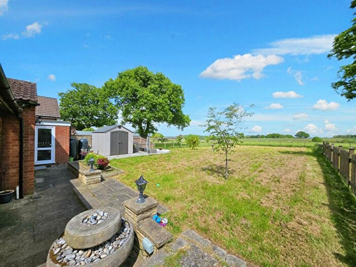 3 Bedroom Detached House For Sale In Bratton Road, West Ashton, BA14