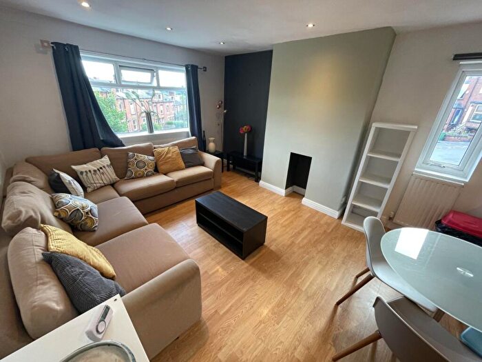 3 Bedroom Flat To Rent In Burley Road, Burley, Leeds, LS4