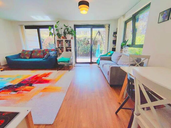 3 Bedroom Town House To Rent In Bramwell Way, London, E16