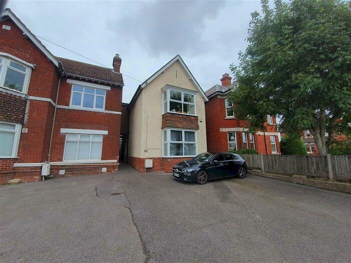 2 Bedroom Apartment To Rent In West Street, Fareham, PO16
