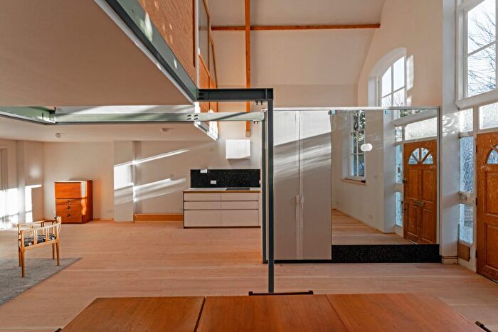 3 Bedroom Apartment To Rent In Schoolbell Mews, London, E3