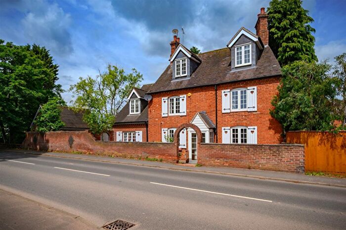 4 Bedroom Detached House For Sale In Kelsey Lane, Balsall Common, Coventry, CV7