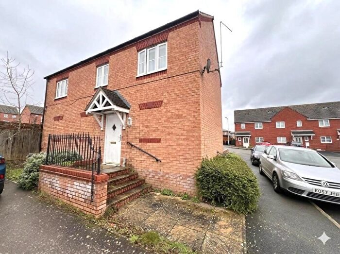 2 Bedroom Coach House For Sale In South Meadow Close, St. Crispin, Northampton, NN5