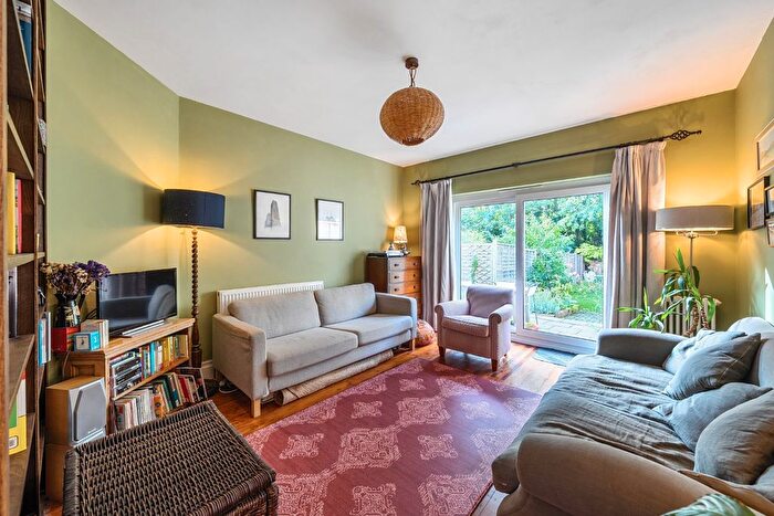 2 Bedroom Flat For Sale In Kingsmead Road, Tulse Hill, London, SW2