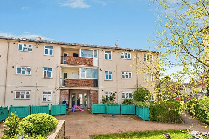 2 Bedroom Flat For Sale In Barns Road, Oxford, OX4