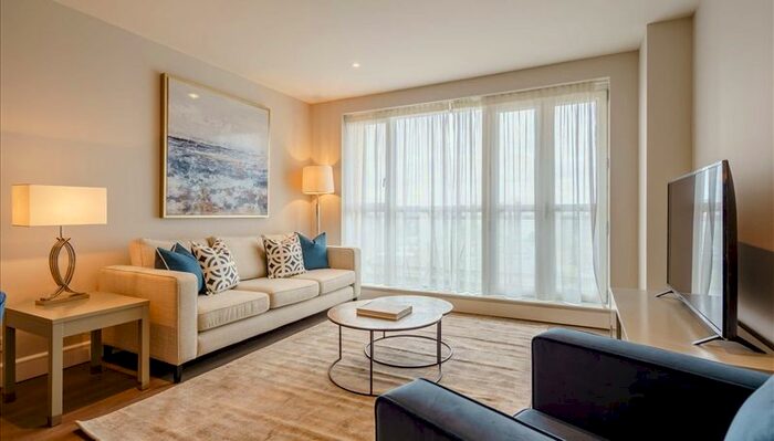 2 Bedroom Flat To Rent In Circus Apartments, Canary Wharf, E14