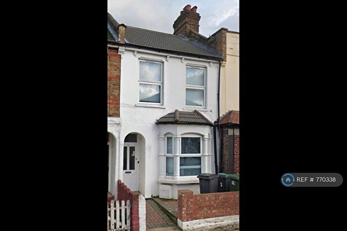 3 Bedroom Terraced House To Rent In Clinton Road, London, N15
