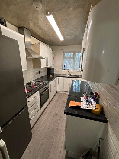 2 Bedroom Flat To Rent In Whalebone Lane South, Dagenham, RM8