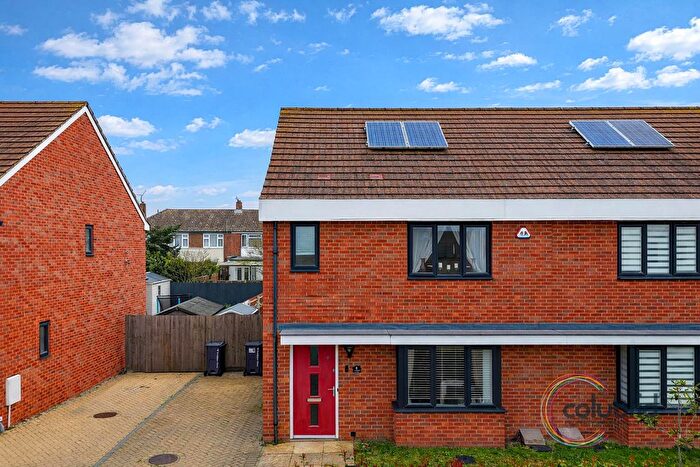 3 Bedroom Semi-Detached House For Sale In Sandpiper Close, East Tilbury, RM18