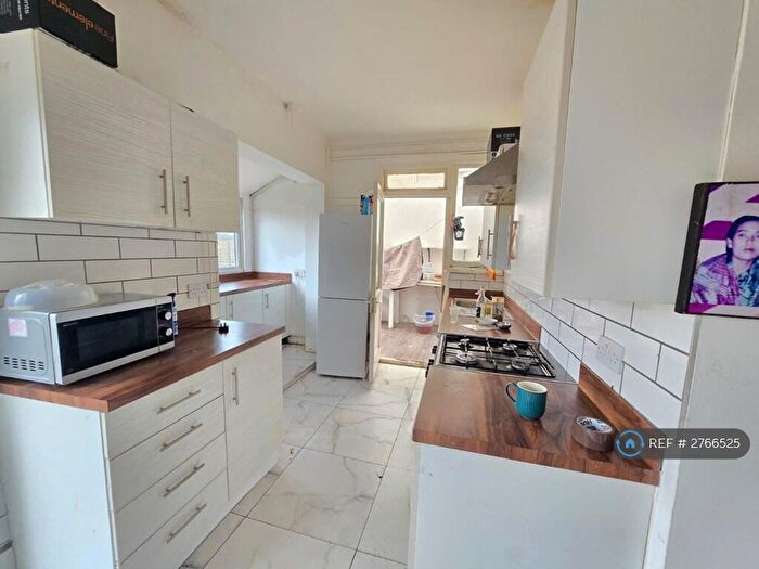 4 Bedroom Bungalow To Rent In Fairfax Drive, Westcliff-On-Sea, SS0