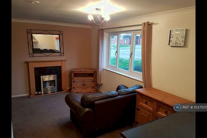 Studio To Rent In Searby Road, Rotherham, S66