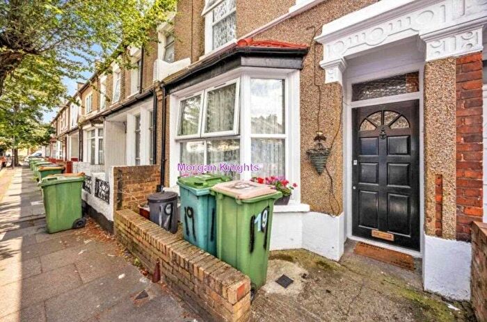 3 Bedroom Terraced House To Rent In Davis Street, Plaistow, E13