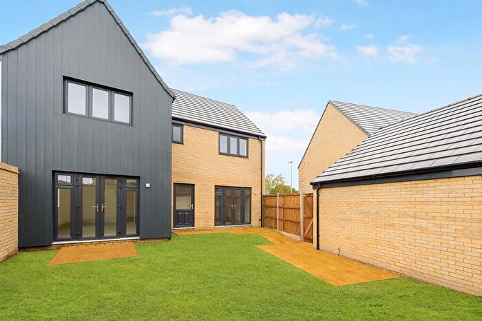 4 Bedroom Detached House For Sale In The Pastures, Wood View, Grays, RM16