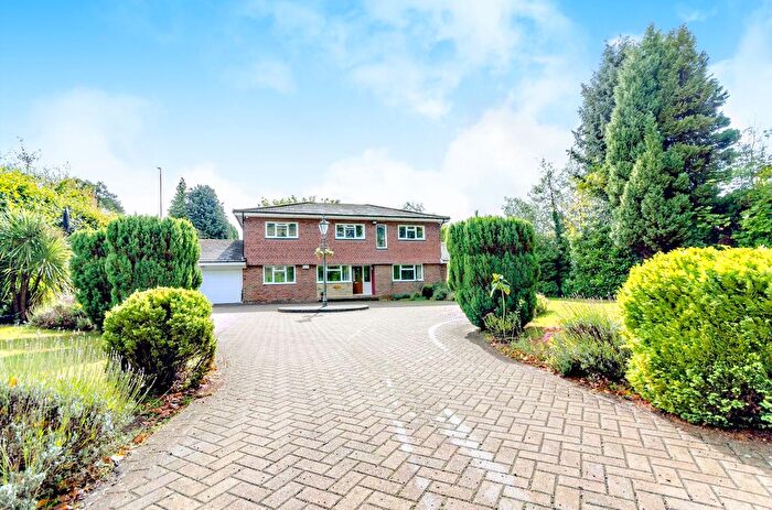5 Bedroom Detached House For Sale In Mark Way, Godalming, GU7