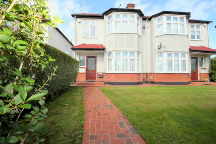 4 Bedroom Semi-Detached House To Rent In Bury Street West, London, N9