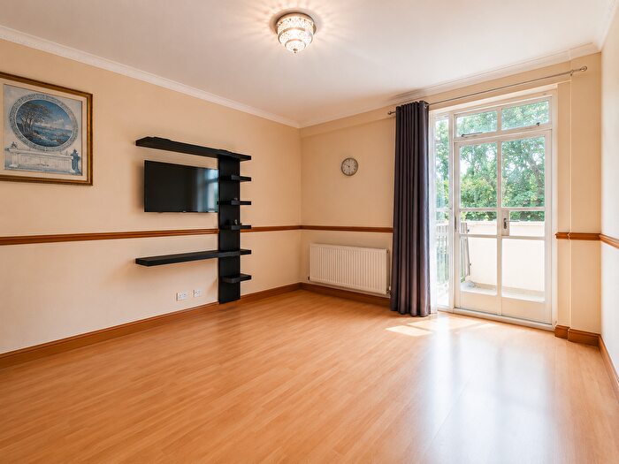 1 Bedroom Flat For Sale In Hallfield Estate, London, W2