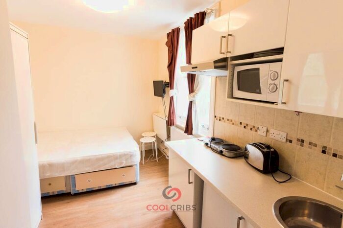 Studio To Rent In Blythe Road, Shepherds Bush, W14