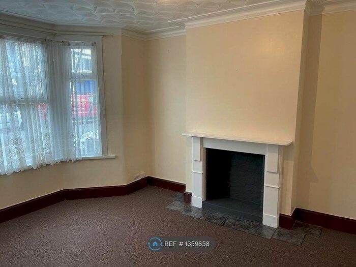1 Bedroom Flat To Rent In Ground Floor Hickling Road, Ilford, IG1