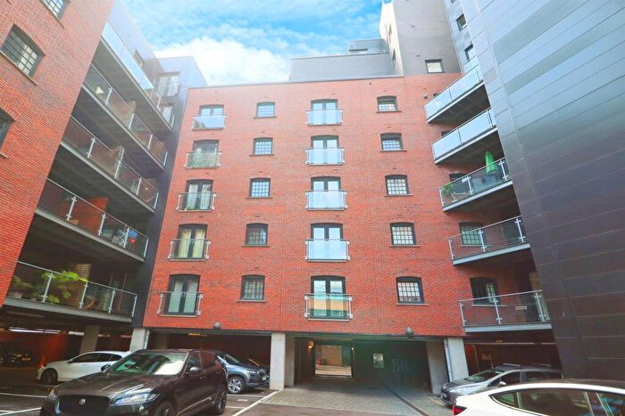 1 Bedroom Apartment For Sale In Trade Street, Butetown, Cardiff, CF10