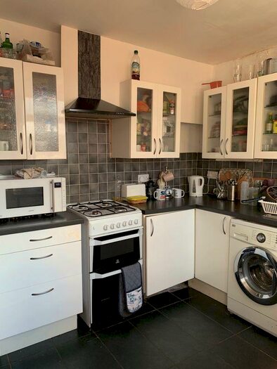 5 Bedroom Terraced House To Rent In Dunlop Avenue, NG7