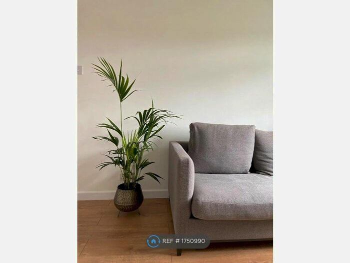 1 Bedroom Studio To Rent In Blythendale House, London, E2