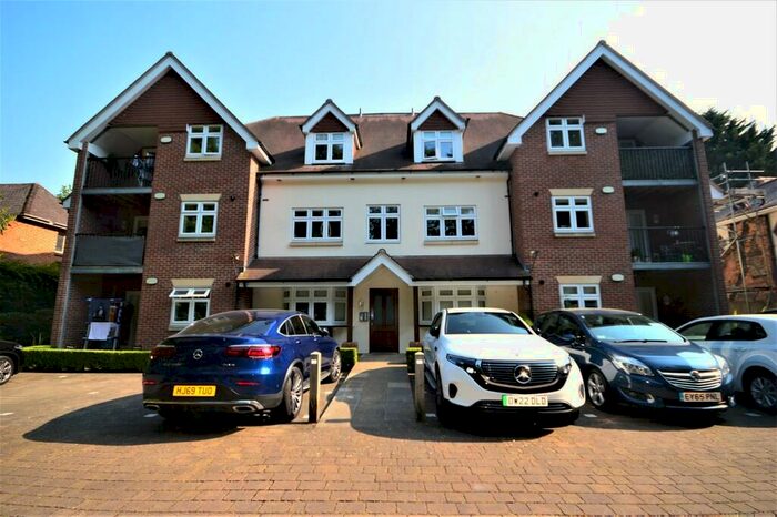 3 Bedroom Flat To Rent In Queens Park Avenue, BH8