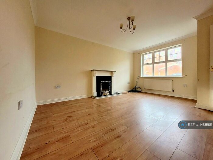 3 Bedroom Semi-Detached House To Rent In Caspian Way, Swanscombe, DA10