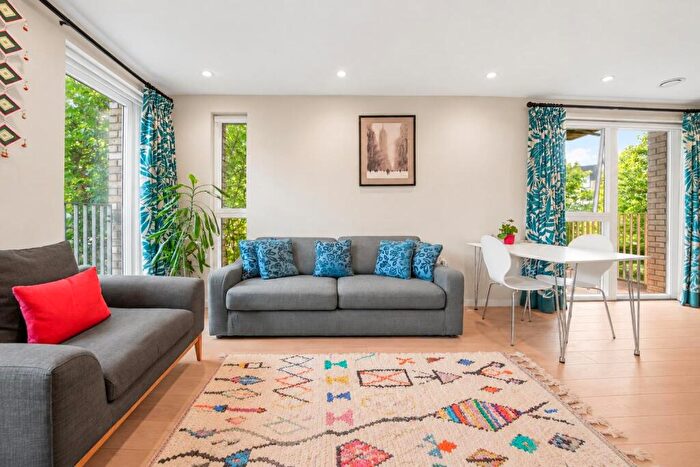 2 Bedroom Flat To Rent In New North Road, London, N1