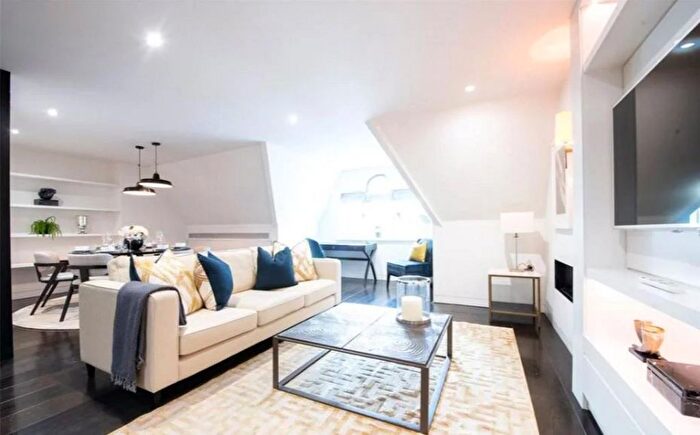 2 Bedroom Flat To Rent In Duke Street, London, W1K