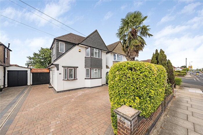 3 Bedroom Link Detached House For Sale In Motspur Park, New Malden, KT3