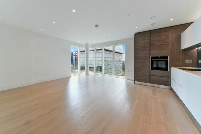 2 Bedroom Flat To Rent In Hopgood Tower, Kidbrooke Village, London, SE3