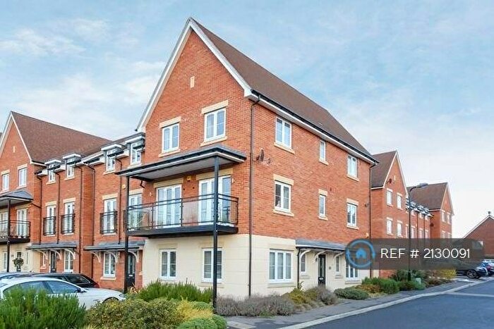 6 Bedroom Semi-Detached House To Rent In Foxherne, Langley / Slough, SL3