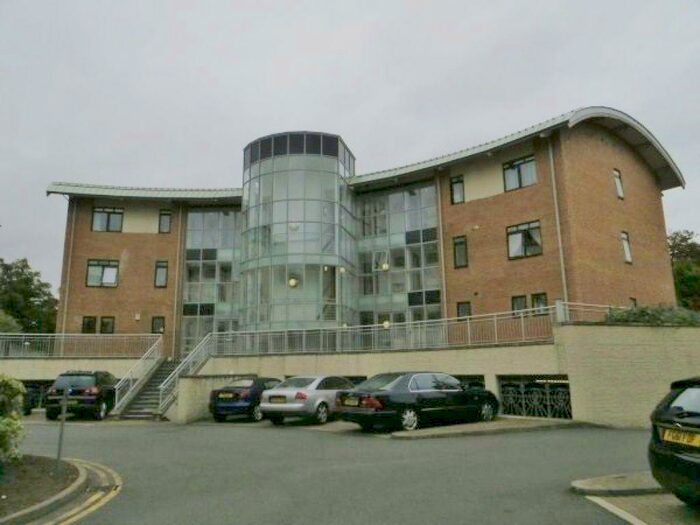 3 Bedroom Flat To Rent In Britannic Park, Moseley, B13