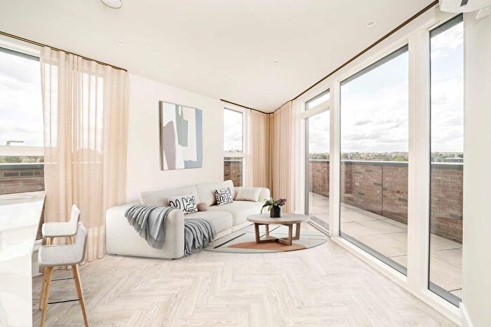 2 Bedroom Flat For Sale In Sandycombe Road, Richmond, TW9