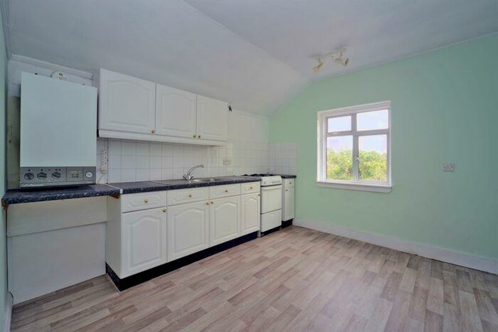 1 Bedroom Flat To Rent In Walton Road, West Molesey, KT8