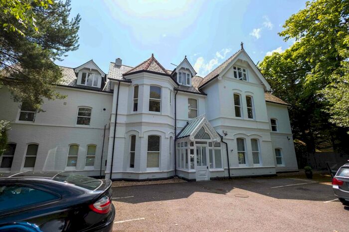 3 Bedroom Flat To Rent In Cavendish Road, Bournemouth, BH1