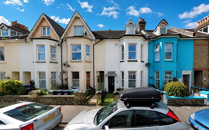 1 Bedroom Flat For Sale In Bayford Road, Littlehampton, BN17